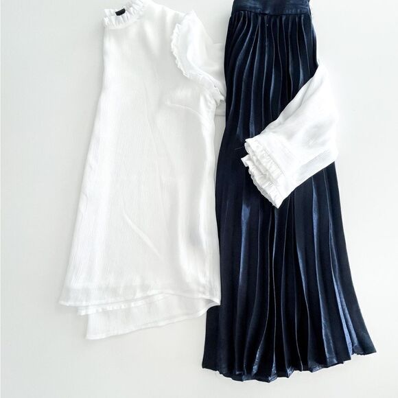 Essue Navy Pleated Skirt Side Zip Women's S - Picture 9 of 9